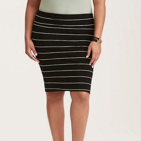 💜Torrid Foldover Skirt - Picture 3 of 3